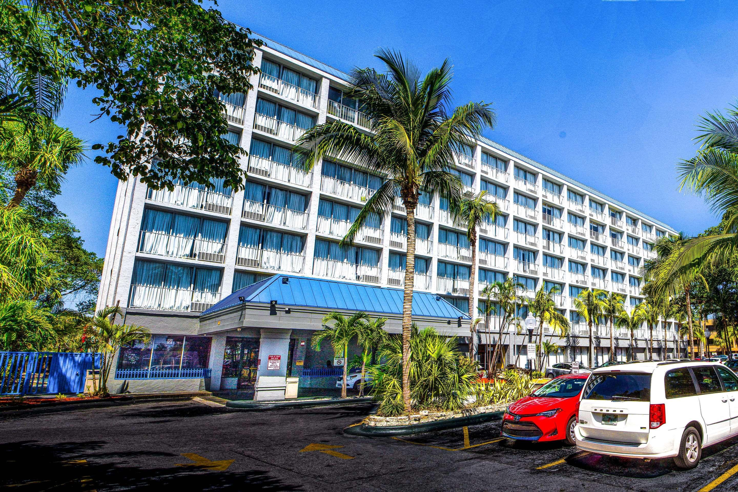 North Miami Beach Gardens Inn & Suites (Adults Only) Exterior photo